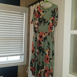 Fun floral dress with pockets...